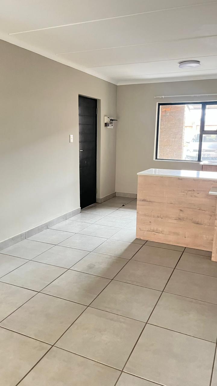 To Let 2 Bedroom Property for Rent in Pomona Gauteng