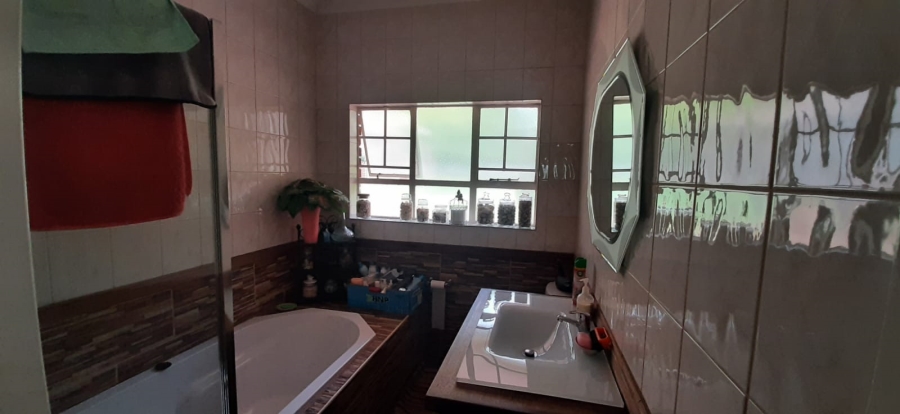 6 Bedroom Property for Sale in Heatherdale AH Gauteng