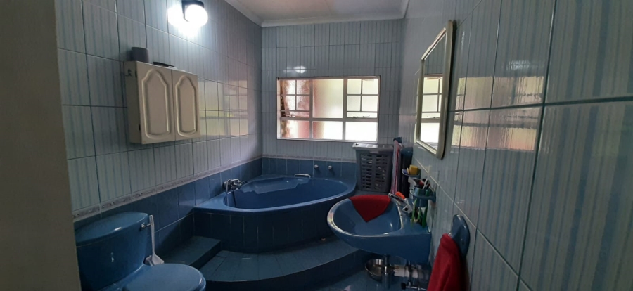 6 Bedroom Property for Sale in Heatherdale AH Gauteng