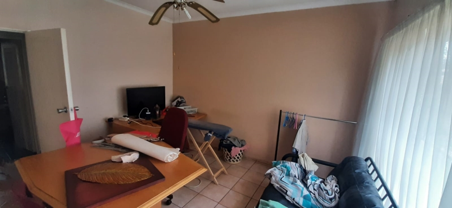 6 Bedroom Property for Sale in Heatherdale AH Gauteng