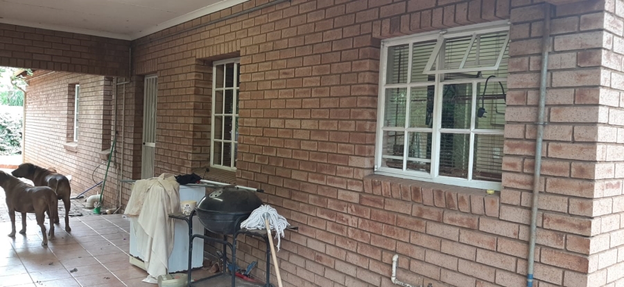6 Bedroom Property for Sale in Heatherdale AH Gauteng