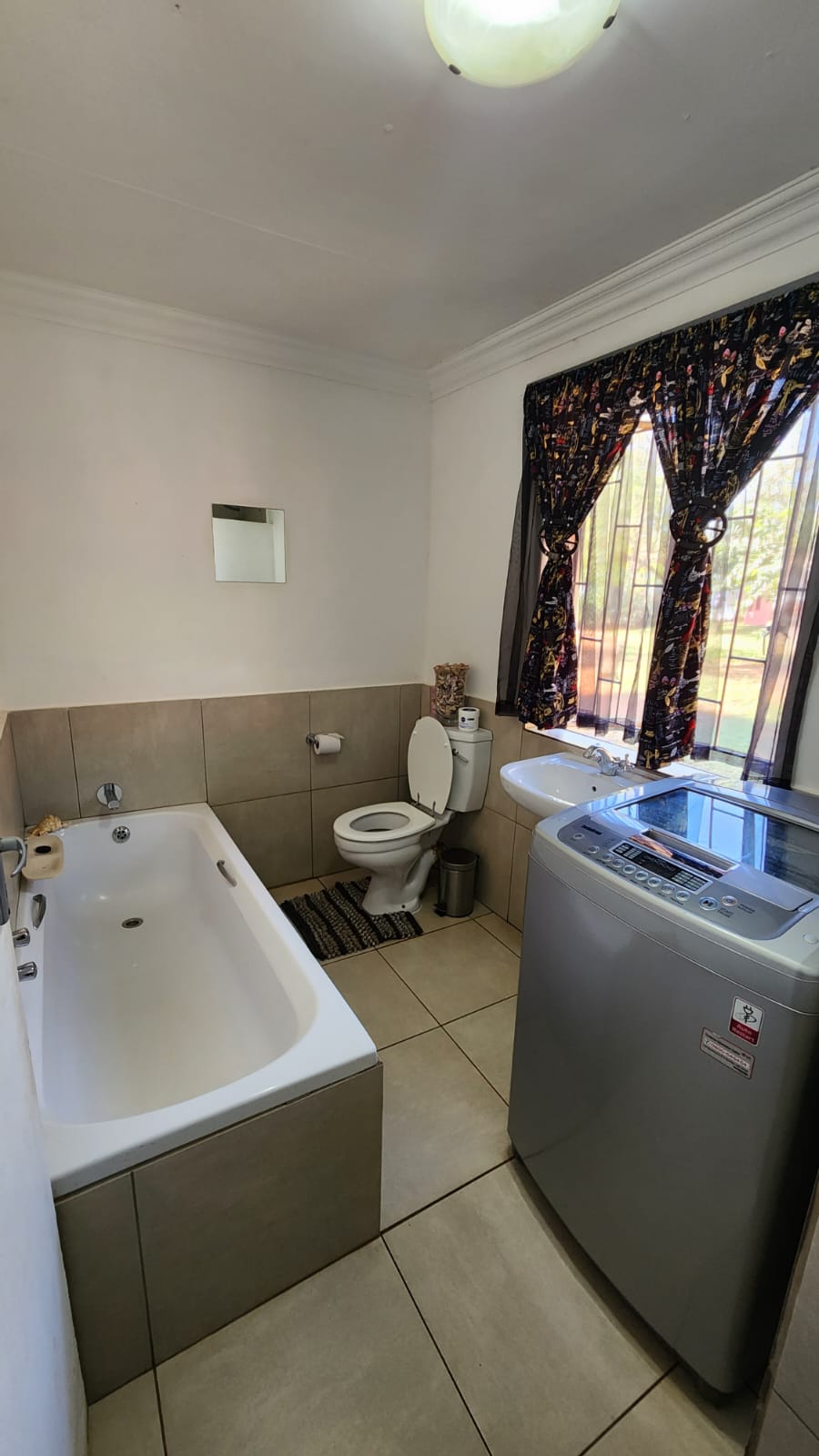 6 Bedroom Property for Sale in Heatherdale AH Gauteng