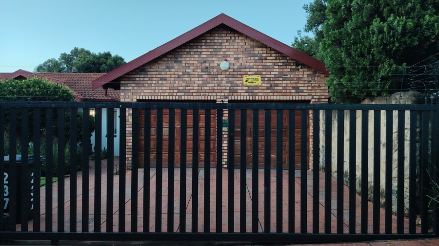 6 Bedroom Property for Sale in Raslouw Gauteng