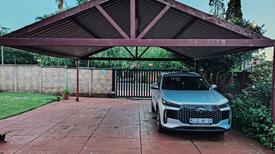 6 Bedroom Property for Sale in Raslouw Gauteng