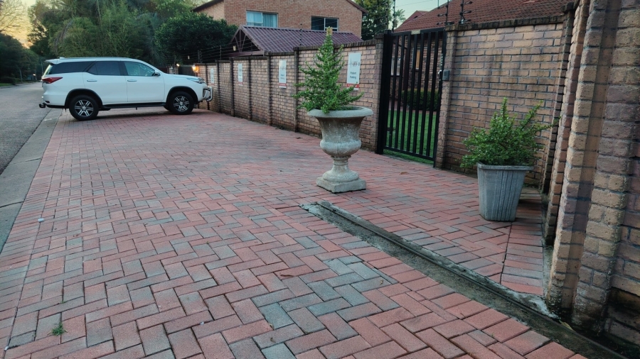 6 Bedroom Property for Sale in Raslouw Gauteng