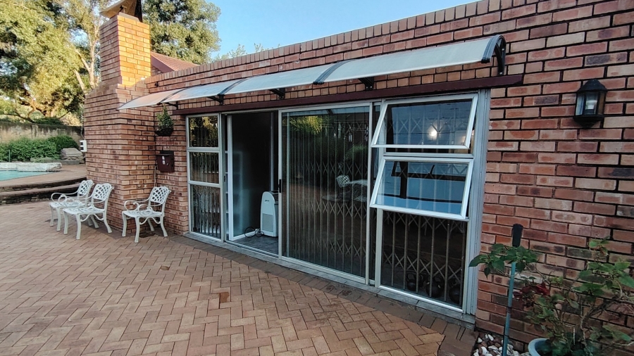 6 Bedroom Property for Sale in Raslouw Gauteng