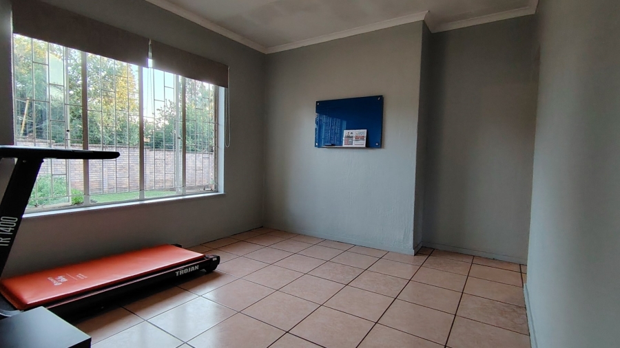 6 Bedroom Property for Sale in Raslouw Gauteng