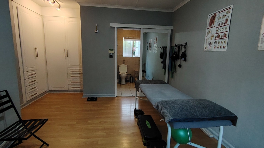 6 Bedroom Property for Sale in Raslouw Gauteng