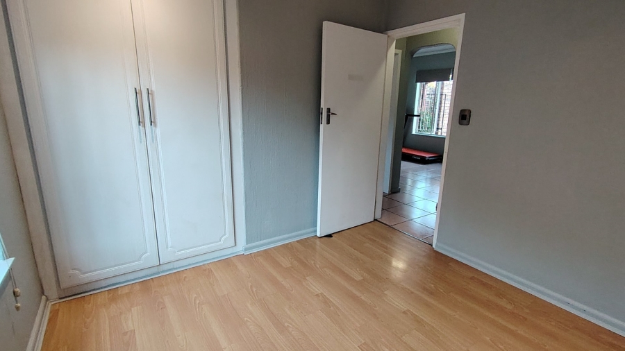 6 Bedroom Property for Sale in Raslouw Gauteng