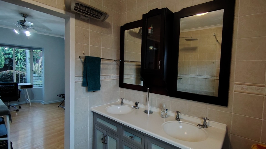 6 Bedroom Property for Sale in Raslouw Gauteng