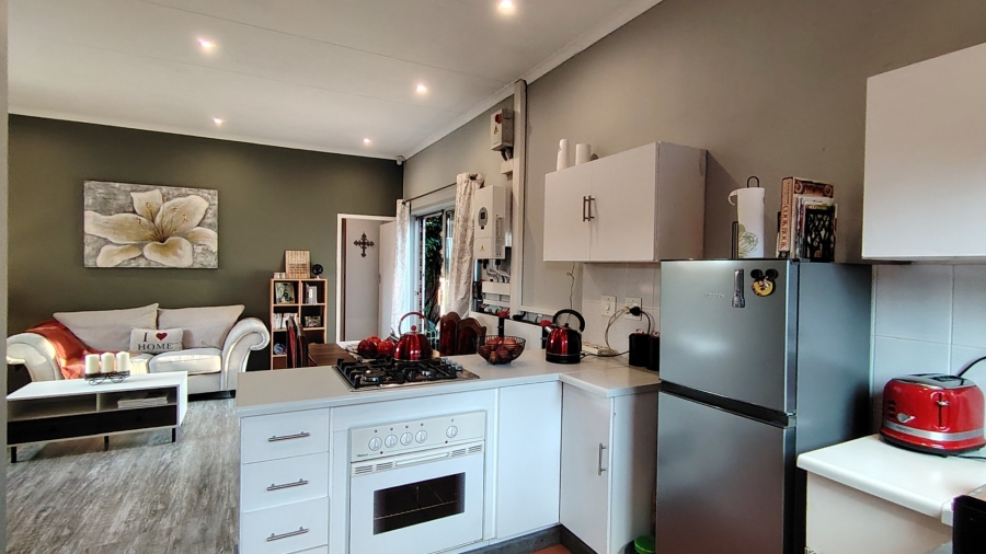 6 Bedroom Property for Sale in Raslouw Gauteng