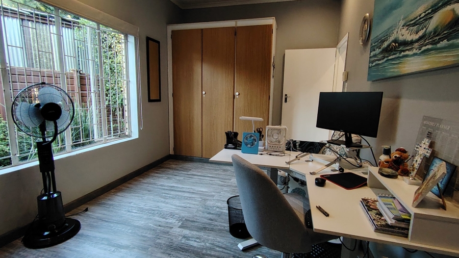 6 Bedroom Property for Sale in Raslouw Gauteng