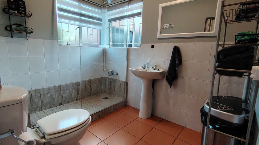 6 Bedroom Property for Sale in Raslouw Gauteng