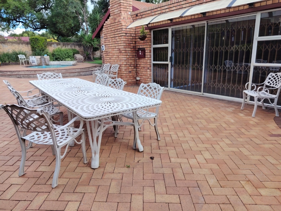 6 Bedroom Property for Sale in Wierda Park Gauteng