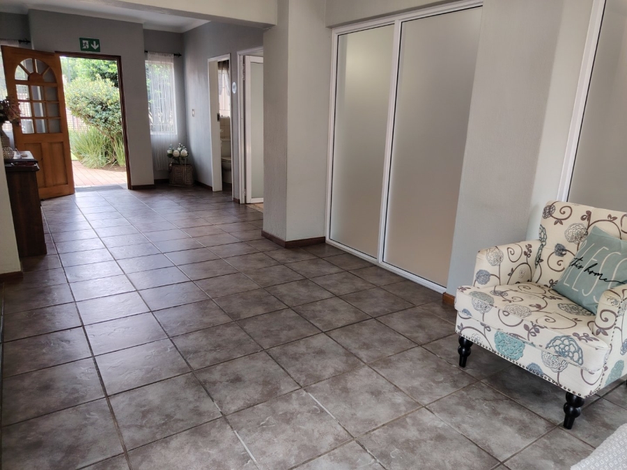 6 Bedroom Property for Sale in Wierda Park Gauteng