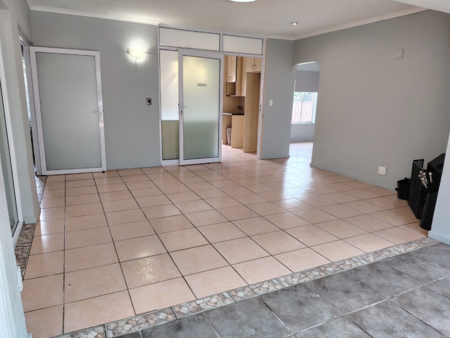 6 Bedroom Property for Sale in Wierda Park Gauteng
