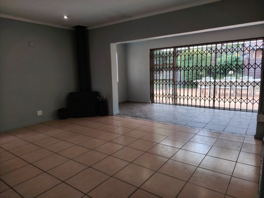 6 Bedroom Property for Sale in Wierda Park Gauteng