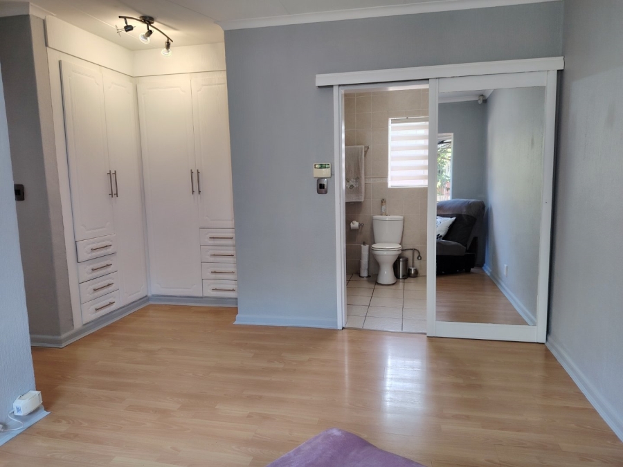 6 Bedroom Property for Sale in Wierda Park Gauteng