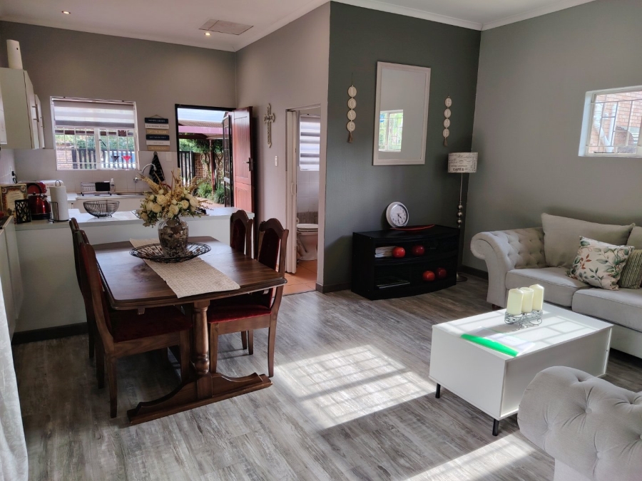 6 Bedroom Property for Sale in Wierda Park Gauteng