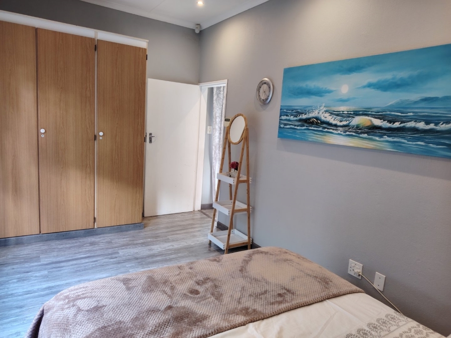 6 Bedroom Property for Sale in Wierda Park Gauteng