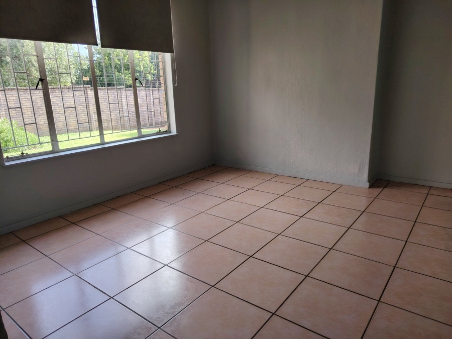 6 Bedroom Property for Sale in Wierda Park Gauteng