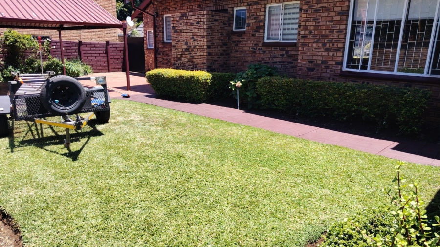6 Bedroom Property for Sale in Wierda Park Gauteng