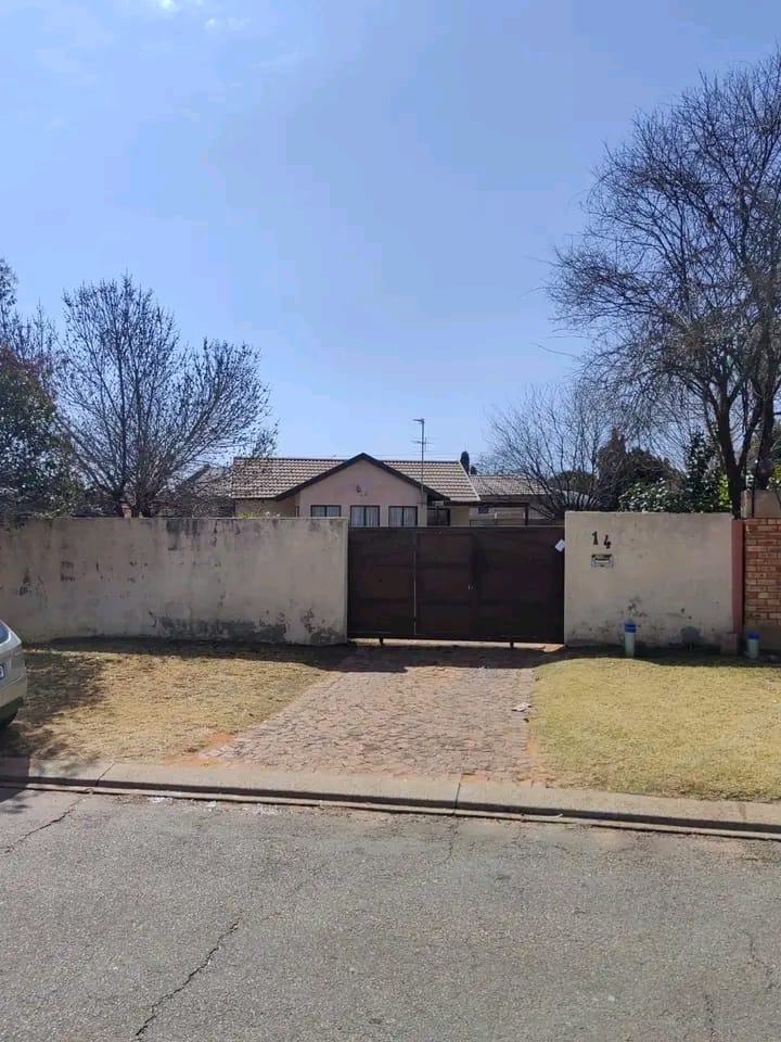 3 Bedroom Property for Sale in Crystal Park Gauteng