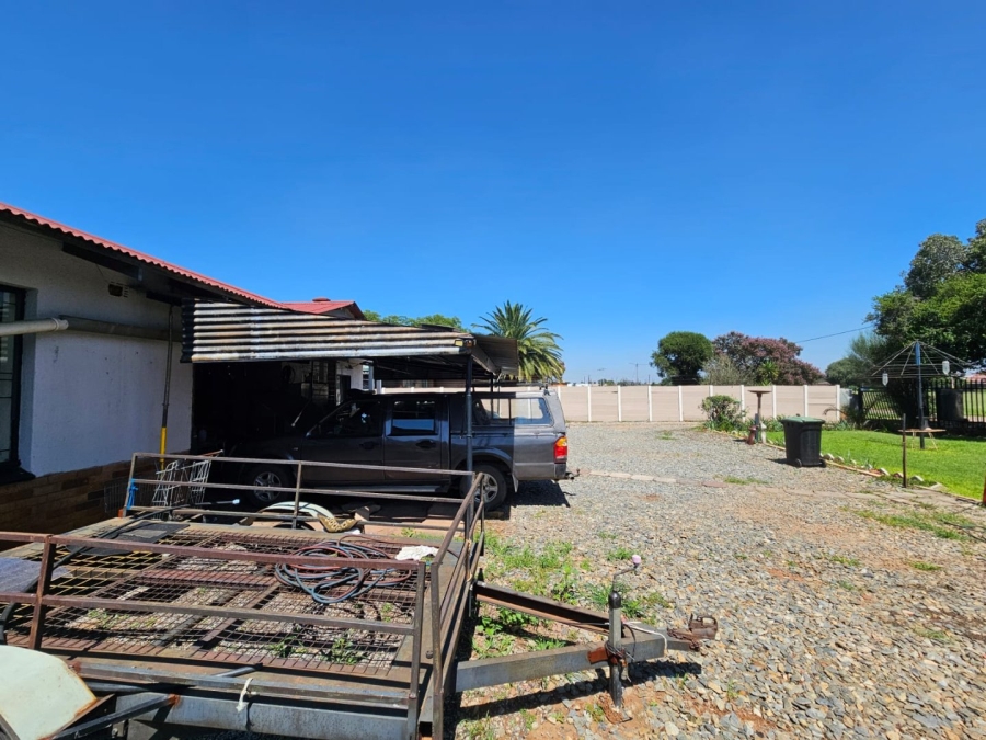 4 Bedroom Property for Sale in Daggafontein Gauteng