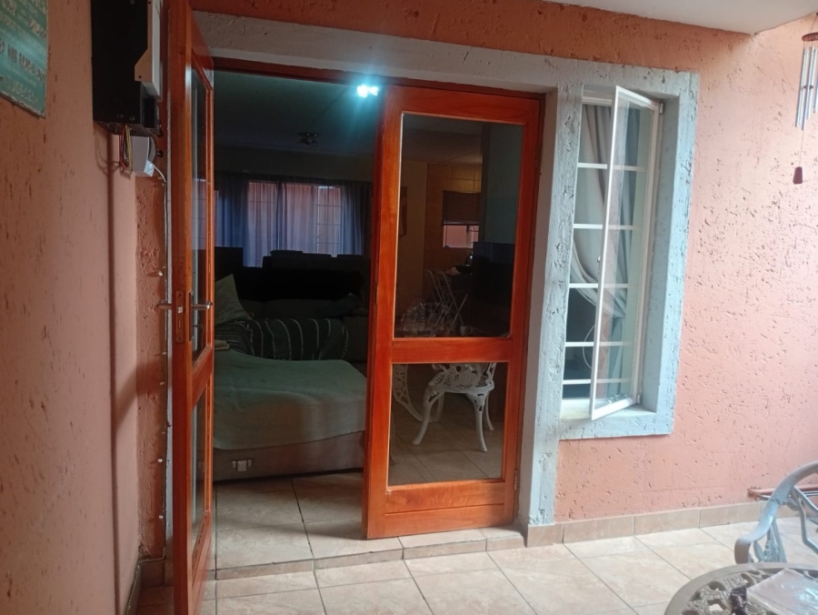 To Let 3 Bedroom Property for Rent in Glen Marais Gauteng