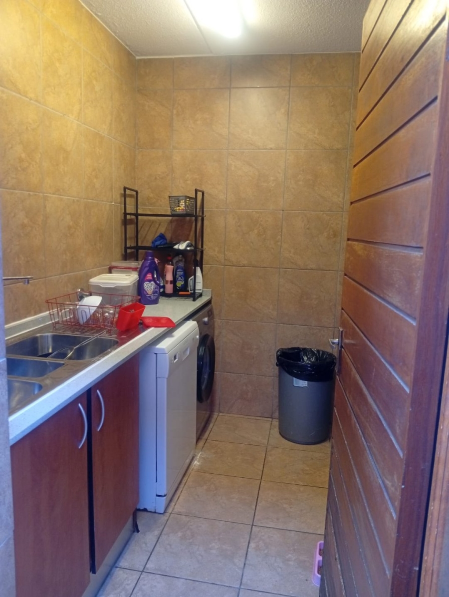 To Let 3 Bedroom Property for Rent in Glen Marais Gauteng