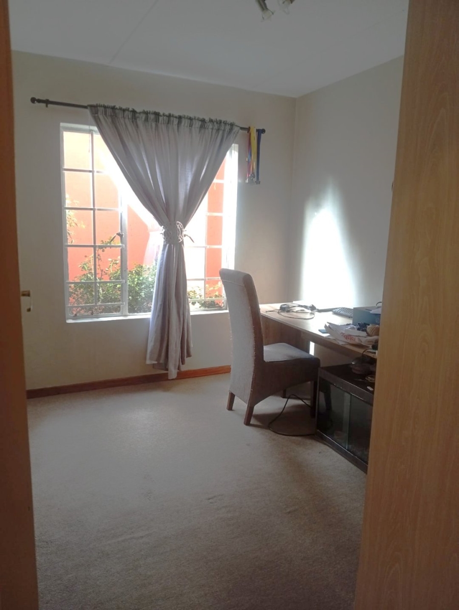 To Let 3 Bedroom Property for Rent in Glen Marais Gauteng
