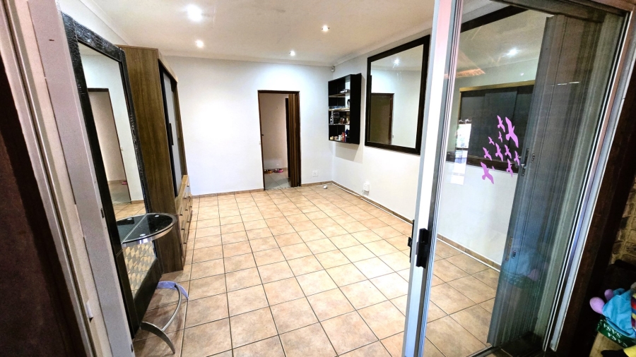 3 Bedroom Property for Sale in Faerie Glen Gauteng