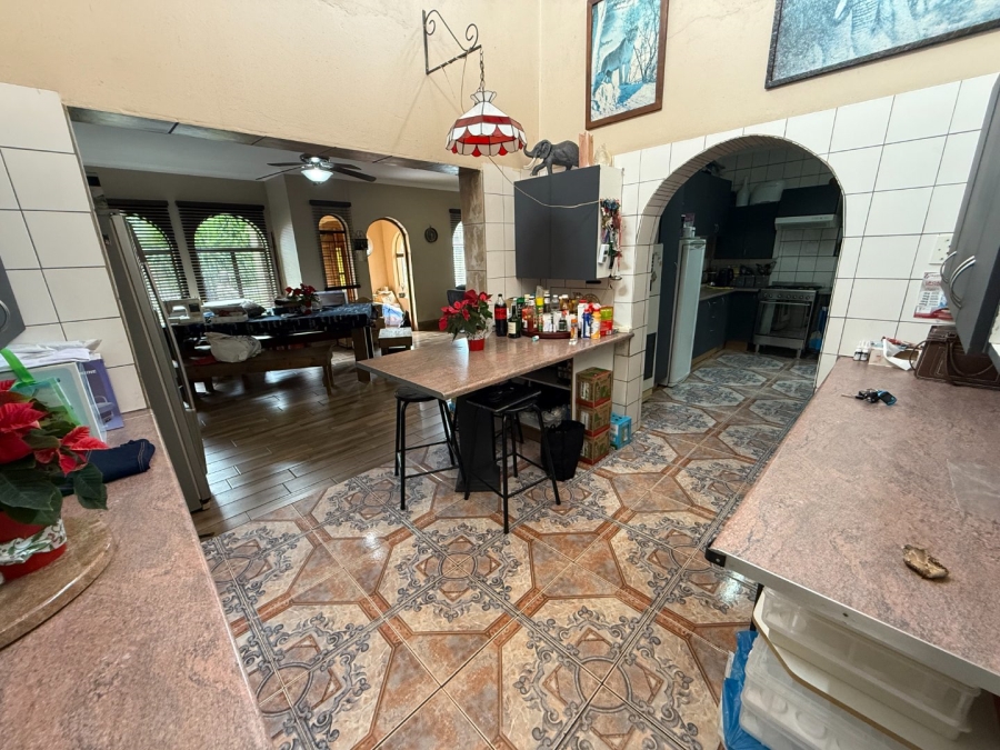 5 Bedroom Property for Sale in Rooihuiskraal Gauteng