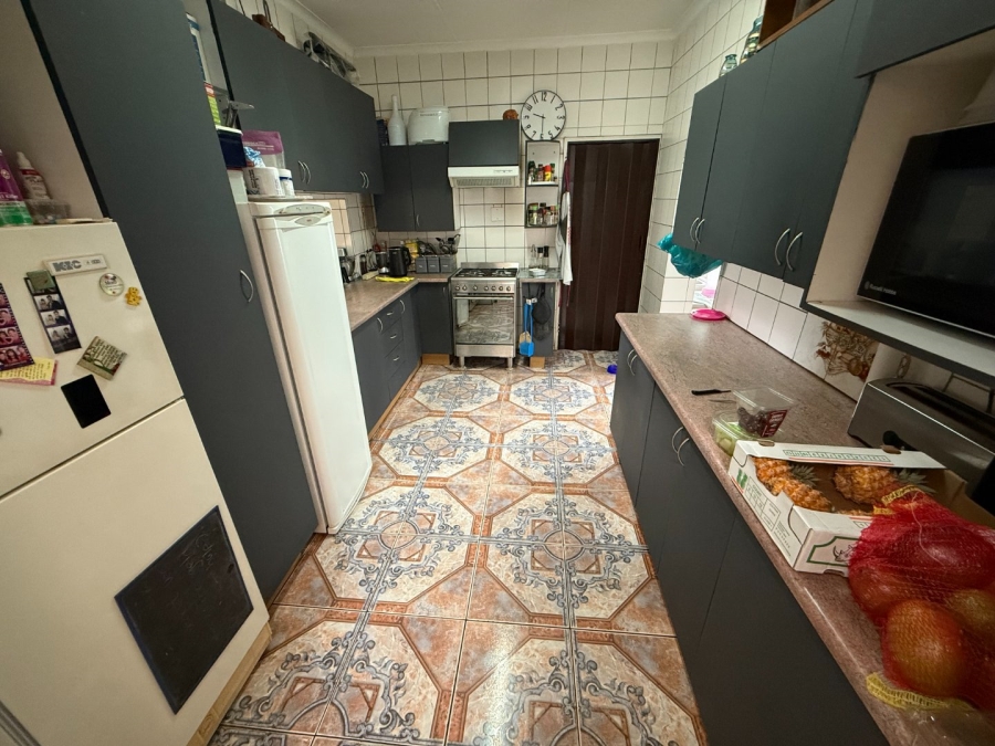 5 Bedroom Property for Sale in Rooihuiskraal Gauteng