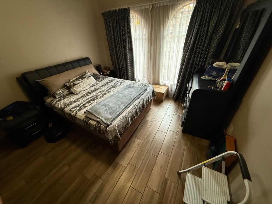 5 Bedroom Property for Sale in Rooihuiskraal Gauteng