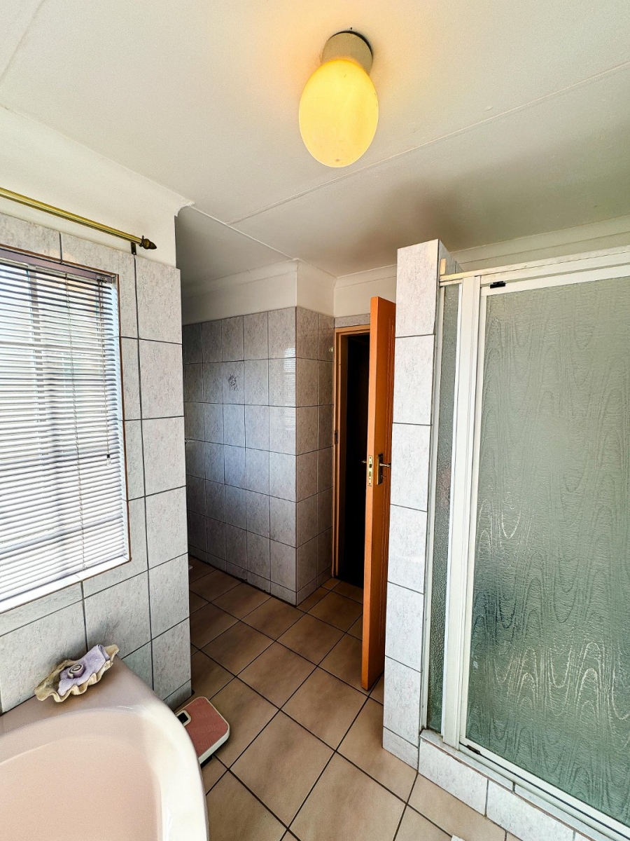 5 Bedroom Property for Sale in Montana Park Gauteng