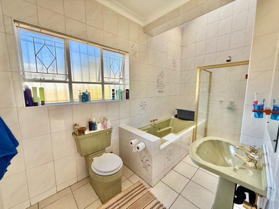 4 Bedroom Property for Sale in Brackenhurst Gauteng