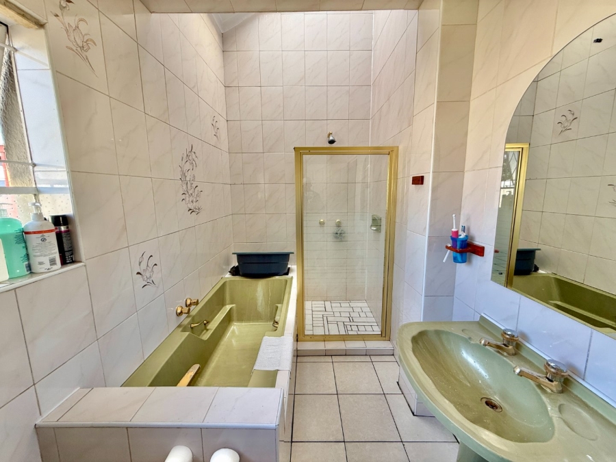 4 Bedroom Property for Sale in Brackenhurst Gauteng