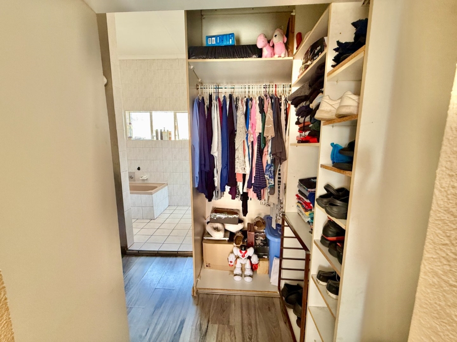 4 Bedroom Property for Sale in Brackenhurst Gauteng