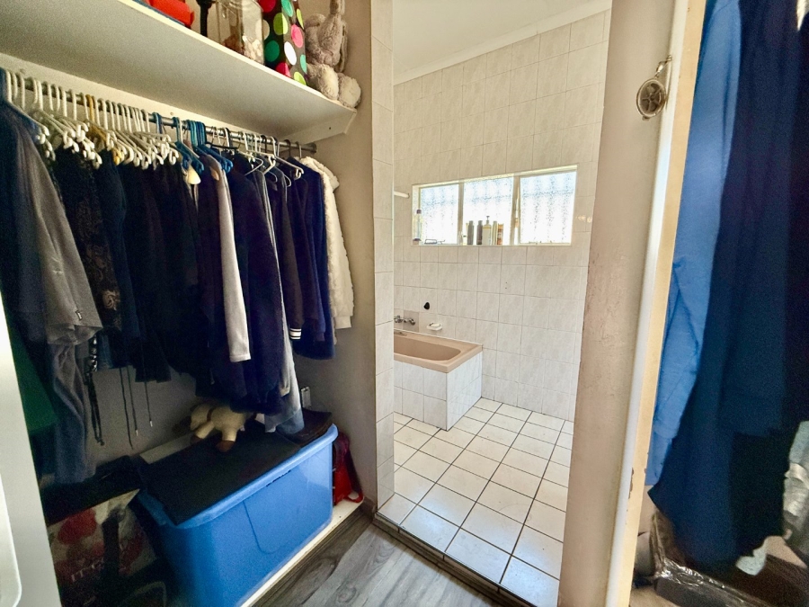 4 Bedroom Property for Sale in Brackenhurst Gauteng