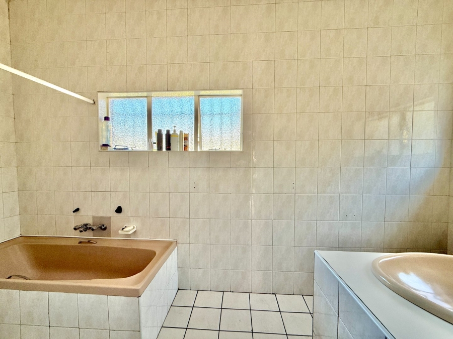 4 Bedroom Property for Sale in Brackenhurst Gauteng