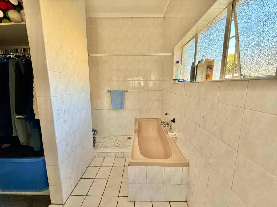 4 Bedroom Property for Sale in Brackenhurst Gauteng