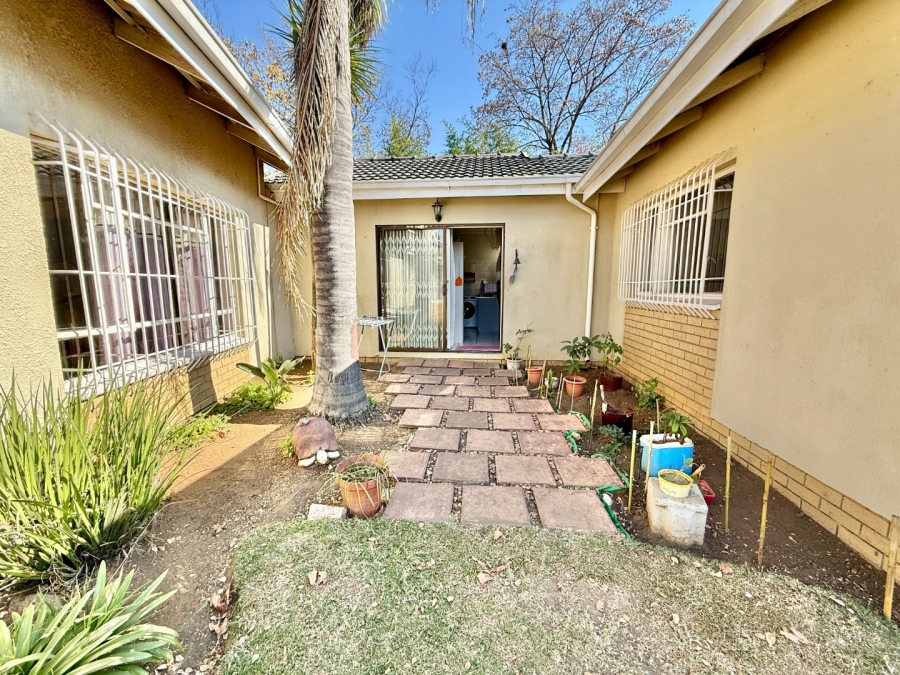 4 Bedroom Property for Sale in Brackenhurst Gauteng