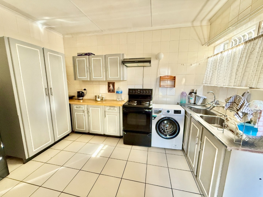4 Bedroom Property for Sale in Brackenhurst Gauteng