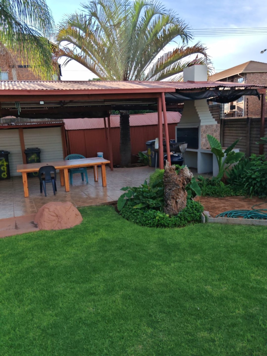 9 Bedroom Property for Sale in Pretoria North Gauteng