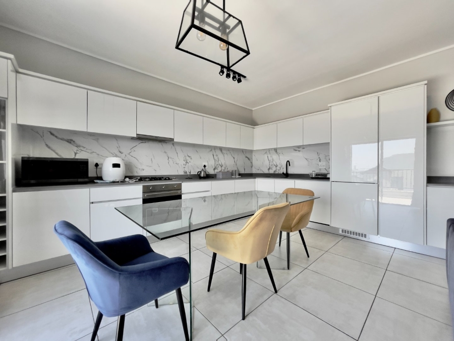 To Let 2 Bedroom Property for Rent in The Polofields Gauteng