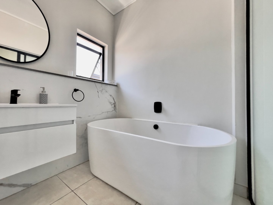 To Let 2 Bedroom Property for Rent in The Polofields Gauteng