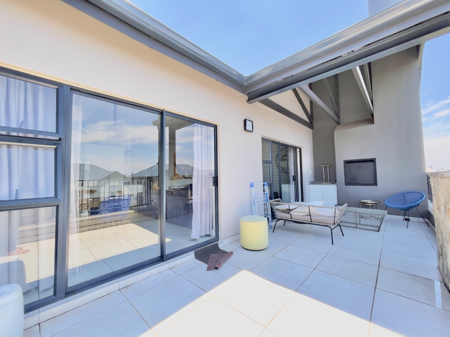 To Let 2 Bedroom Property for Rent in The Polofields Gauteng