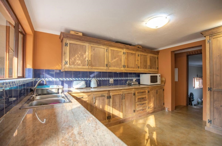 5 Bedroom Property for Sale in Silver Lakes Gauteng