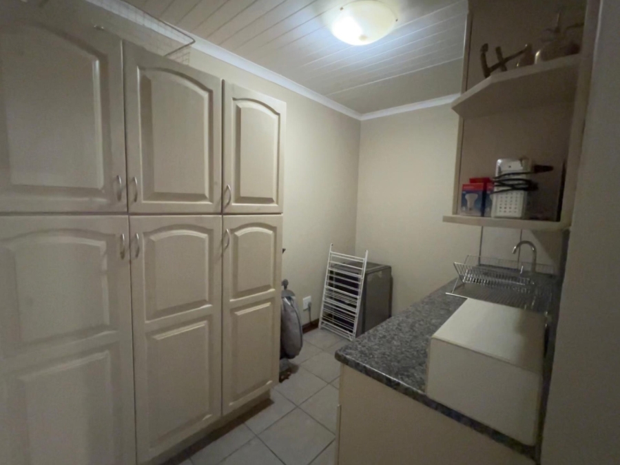 5 Bedroom Property for Sale in Silver Lakes Gauteng